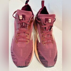 Brooks Women's Levitate 4 Shoes - Burgundy